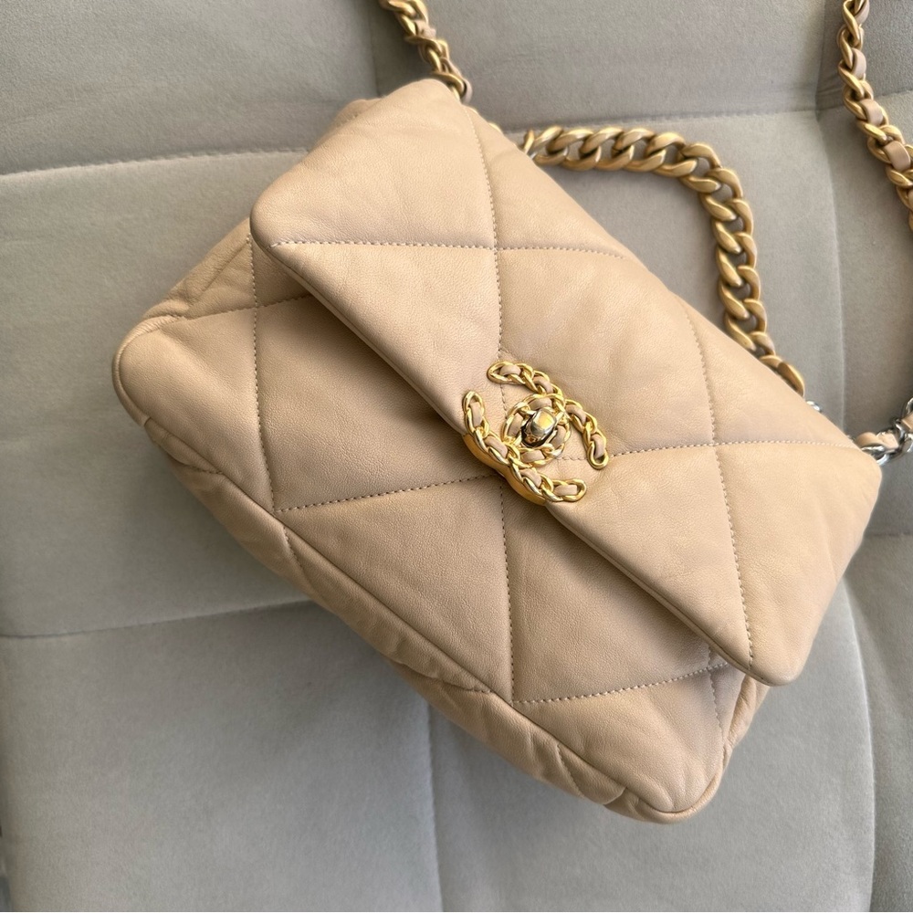 Chanel quilted beige 19 medium - Picture 12 of 14